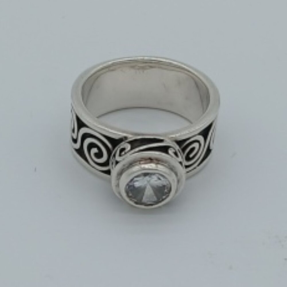 Like New Retired Silpada Sterling Silver CZ Ring: Bezel Set Scrolled Band (Sz10)
